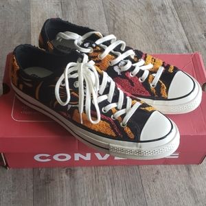 Converse undefeated worn in excellent condition.